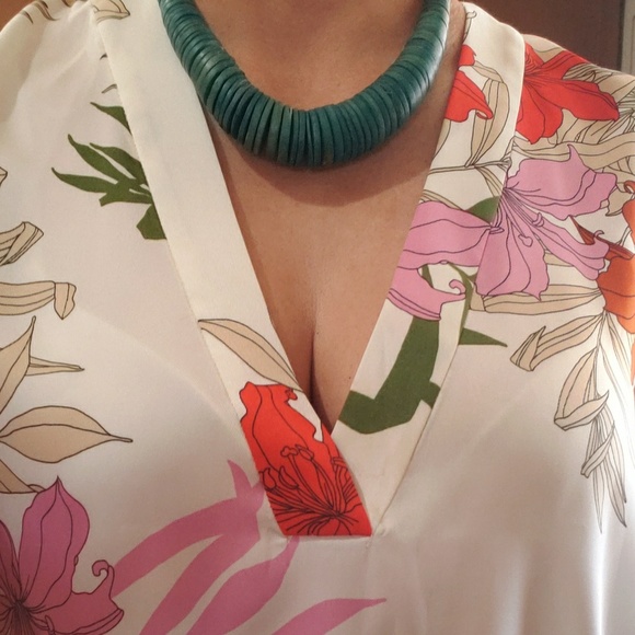 Beautiful blouse - Picture 3 of 7